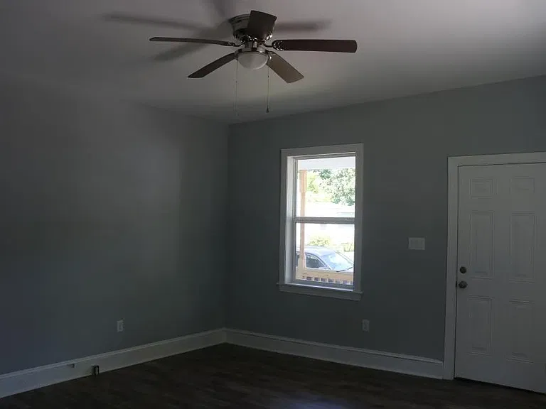 1134 Hinton St — Photo 7