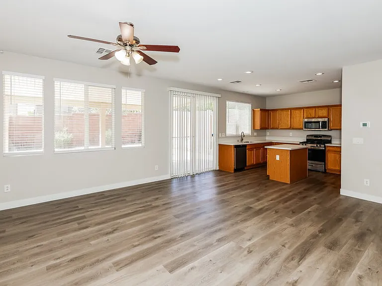 9327 Wishing Creek Ave — Photo 6