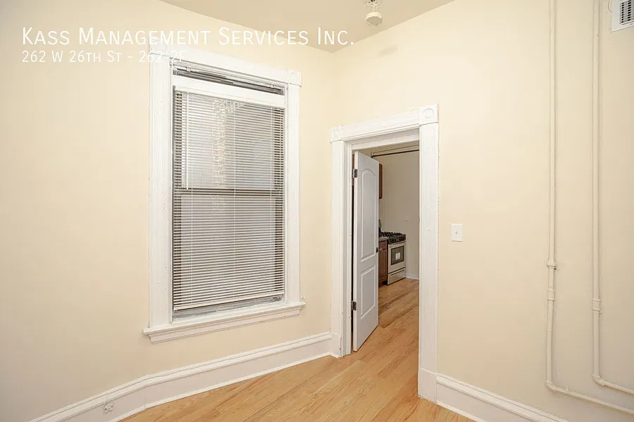 Remodeled 1BR plus den space with HUGE Walk in Closet- Pet Friendly - Stainless Steel Appliances — Photo 4