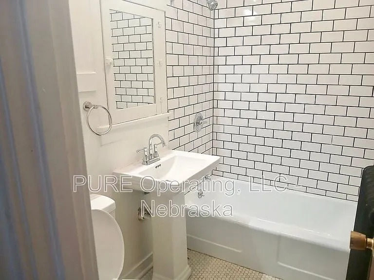 120 N 6th St — Photo 33