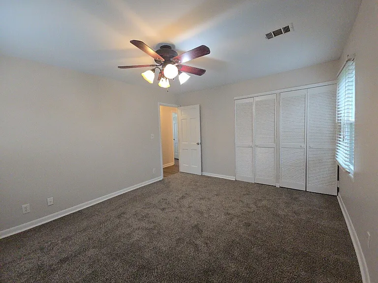 981 Olympia Dr — Photo 17