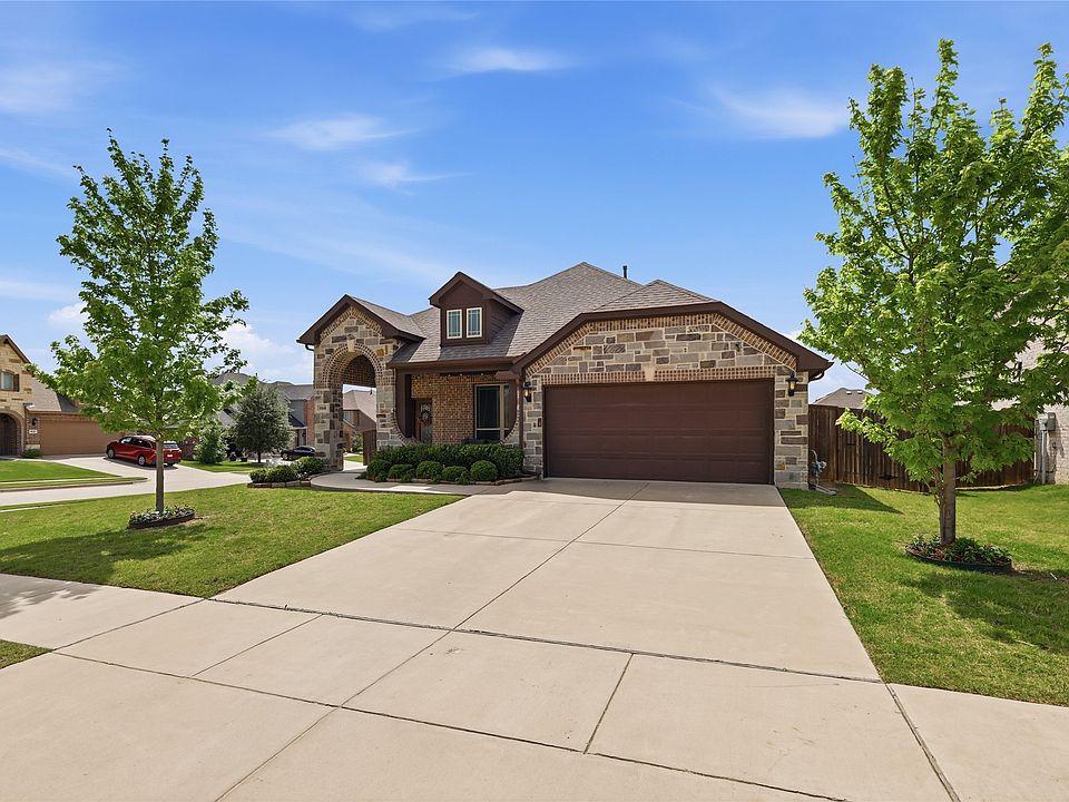 1st image of 1068 English Oak Dr