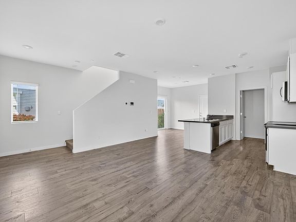 4th image of 3073 Pruett Dr
