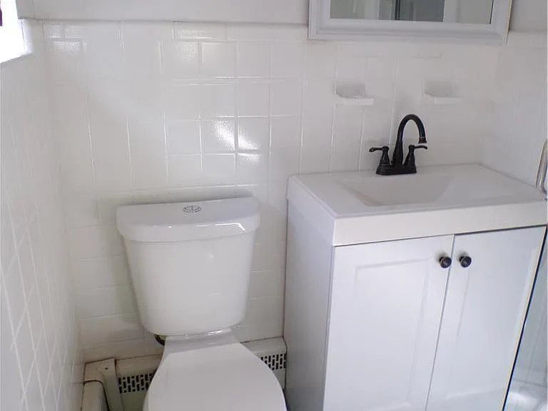 2440 W Livingston St — Photo 24