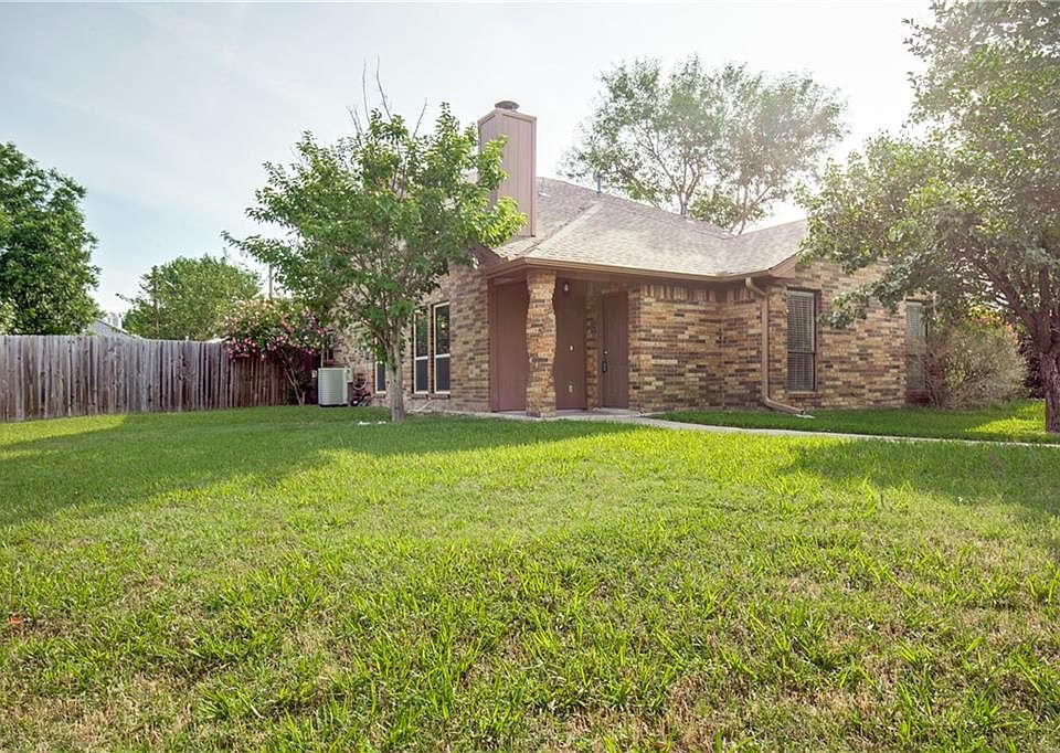 1st image of 301 Meadow Ct