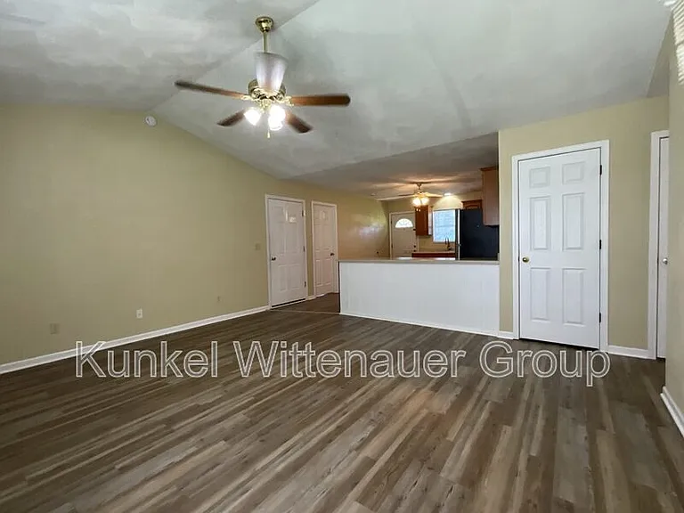 504 Draco Dr — Photo 5