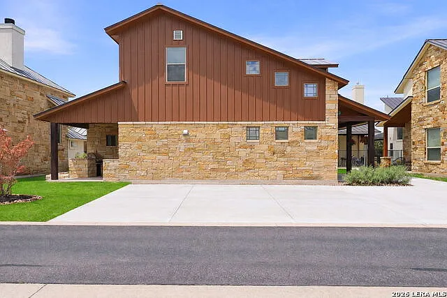 1694 Gruene Vineyard Xing — Photo 32