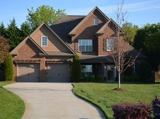 8143 Crimson Tree Ln, Knoxville, TN 37919
