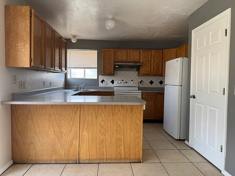 6088 S Marvelle Ct — Photo 2
