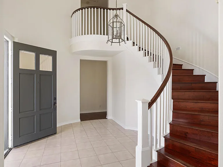 721 Owen Ct — Photo 3