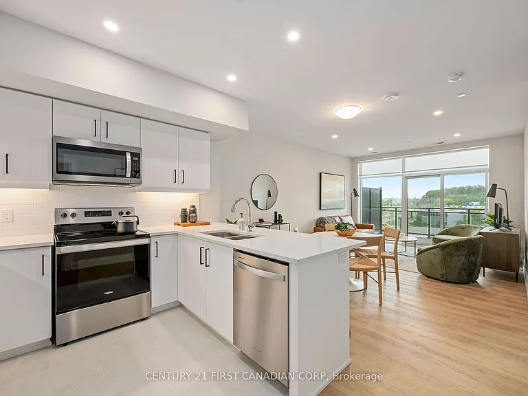 4286 King St E #905 — Photo 5
