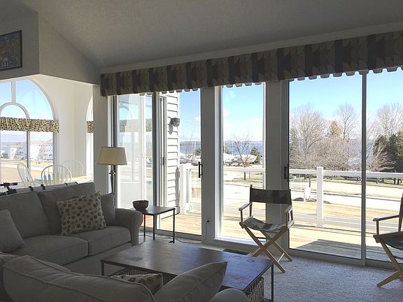 4th image of 217 Belvedere Terrace Dr APT 3