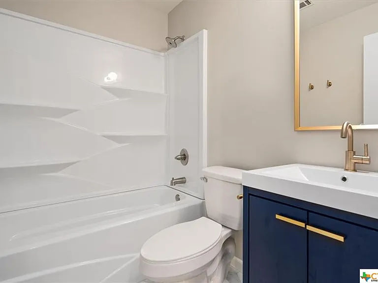 1202 Hillyer St — Photo 4