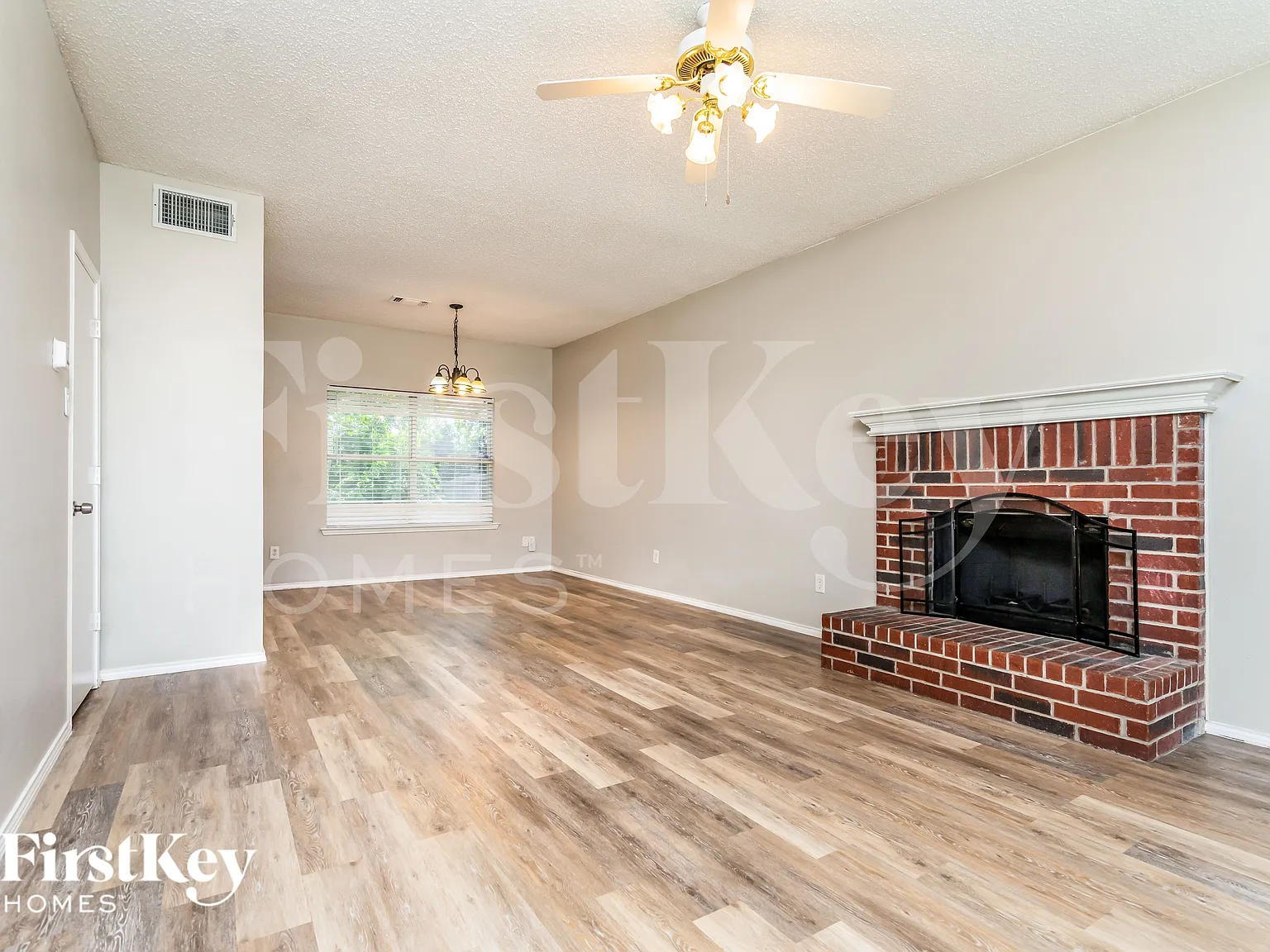 4 bed, 2.5 bath, 1762 sqft, $2,460 — Photo 3