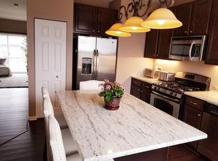 467 Fayetteville Ave, Gilberts, IL 60136