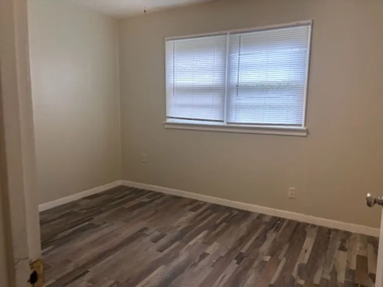 2860 Charleston Dr — Photo 4