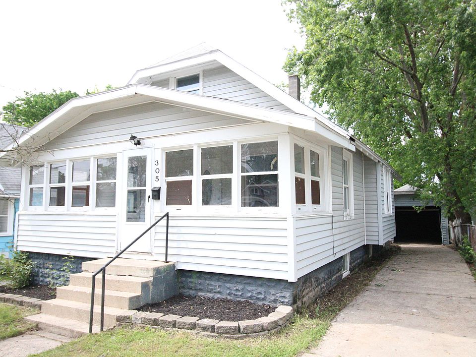 1st image of 305 Corinne St SW