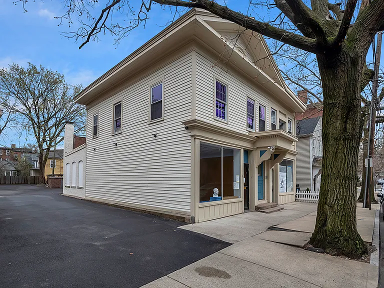 597 Chapel St #2R — Photo 3
