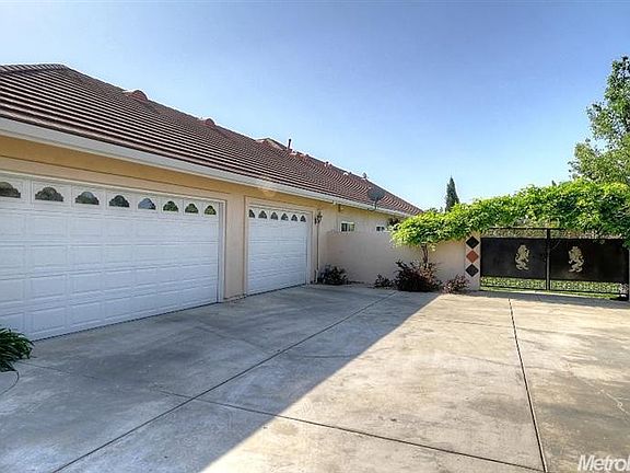 2nd image of 5284 E Black Oak Dr