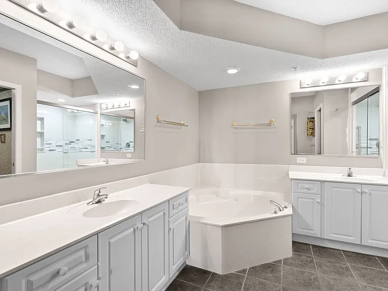 4801 Harbour Pointe Dr #1005 — Photo 11
