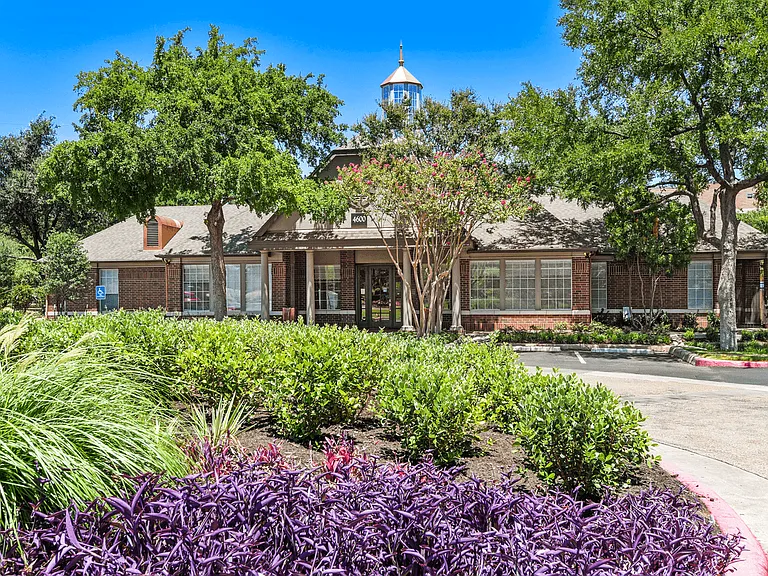 The Estate on Quarry Lake Apartment Homes — Photo 15