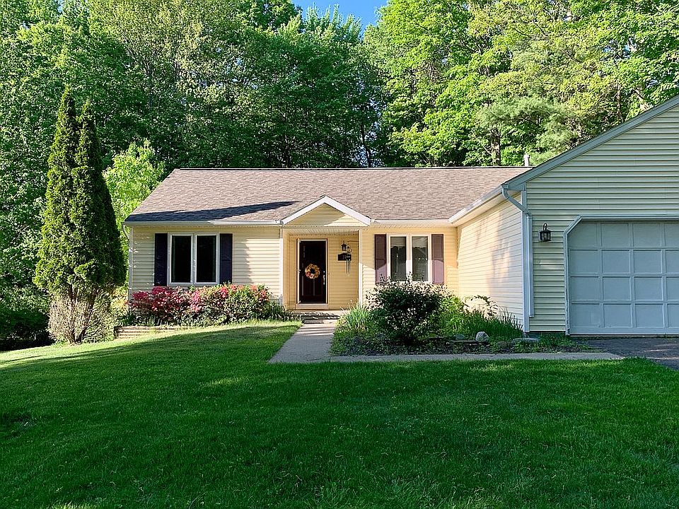 1st image of 14 Pinehollow Dr