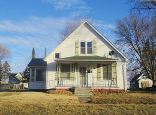 805 E Maple St, Canton, IL 61520