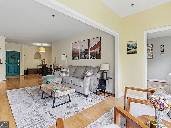 3rd image of 2921 Lenox Rd NE APT 306