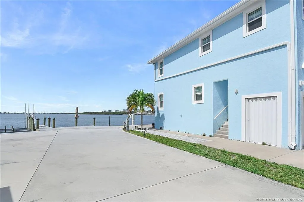 2 bed, 2.5 bath, 1202 sqft, $7,000 — Photo 3