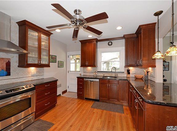 3rd image of 661 Lakeview Ave