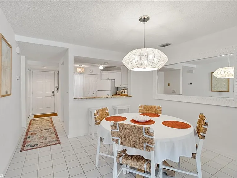 1044 Woodshire Ln #B212 — Photo 4