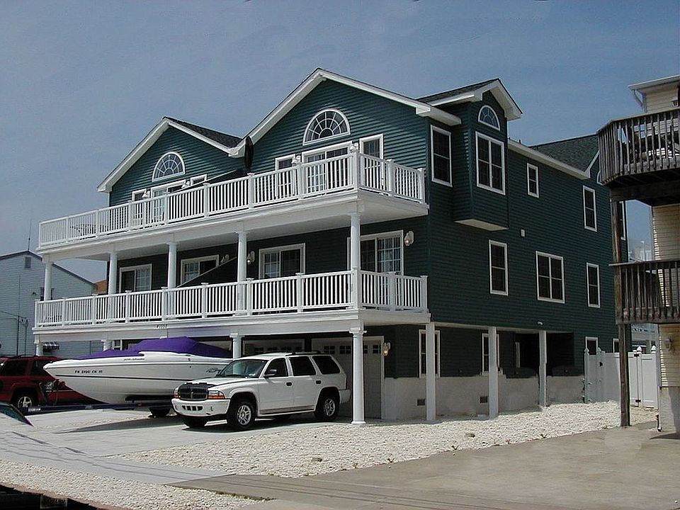 1st image of 135 39th St