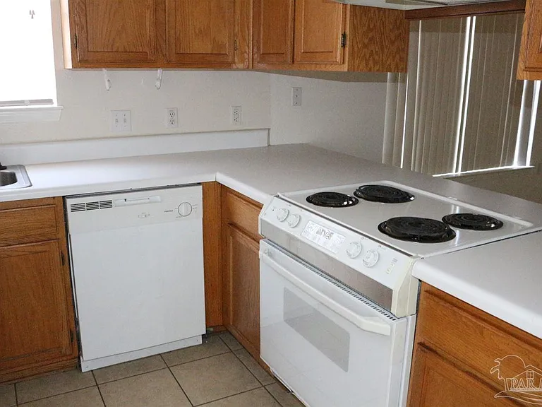 215 Wildflower Ln — Photo 7