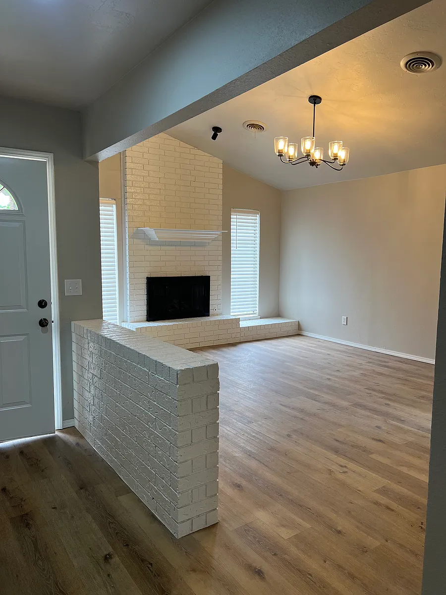 Building Photo - 810 N Dryden Cir