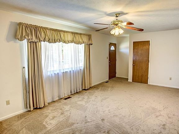 3rd image of 6431 Woodville Dr