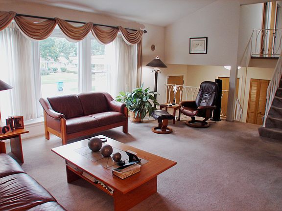4th image of 1511 N Park Dr
