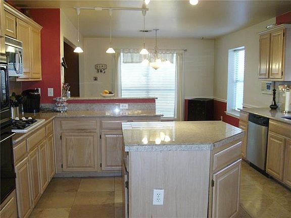 2nd image of 1708 Lacy Ln