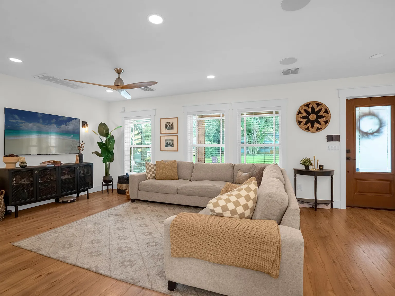 2 bed, 1240 sqft, $3,250 — Photo 4