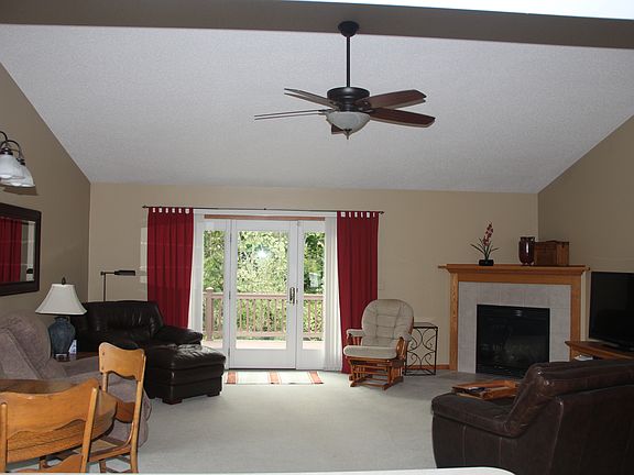 5th image of 535 Sycamore Cir