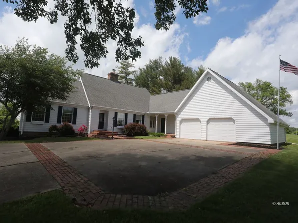 1315 White Rd, Gallipolis, OH 45631