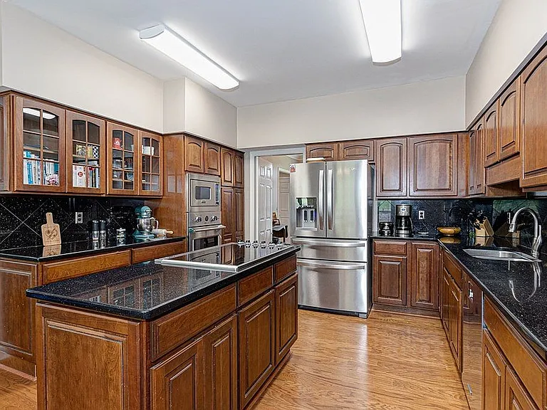 7 Bridgecreek Ct — Photo 26
