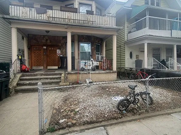 613 E 3rd St, Brooklyn, NY 11218