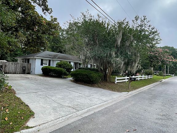 2nd image of 24 Pine Dr