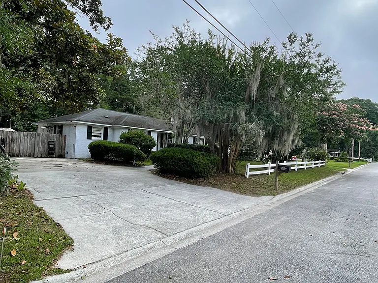 24 Pine Dr — Photo 2