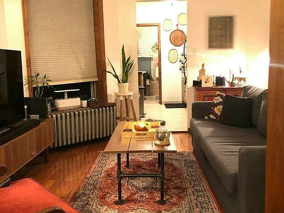 5th image of 568 Morgan Ave APT 4L