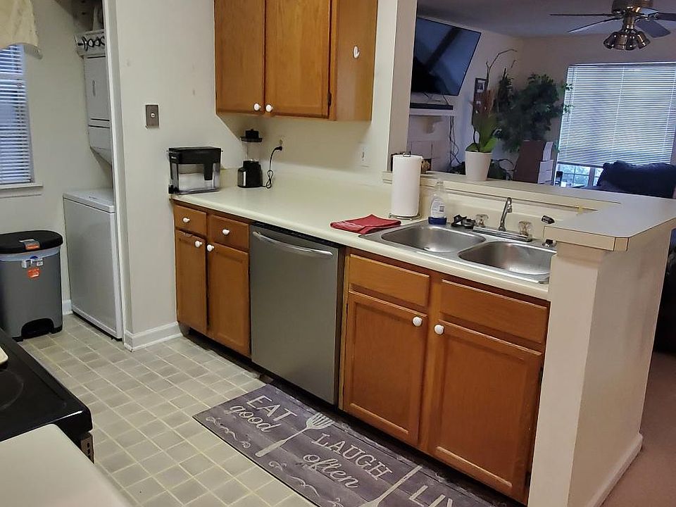 1st image of 1111 Sandy Lane Dr
