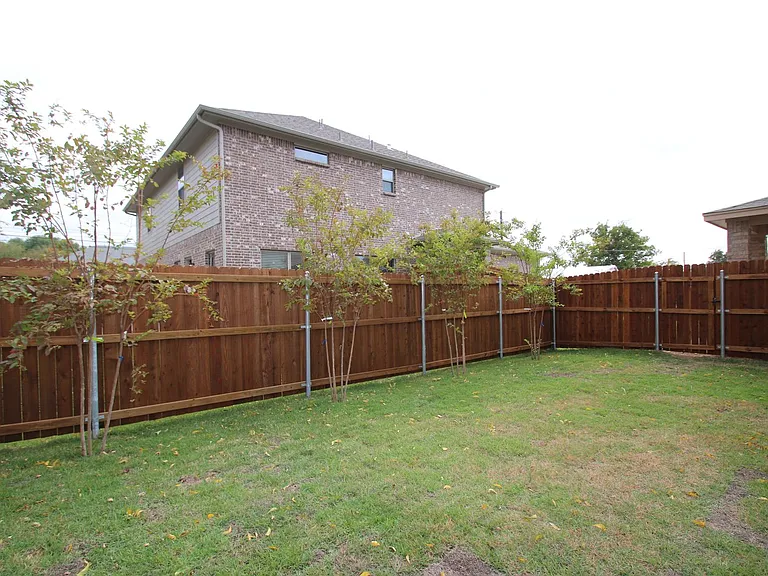 821-823 Jameson St — Photo 13
