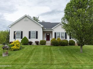 9 Thoroughbred Cir, Selkirk, NY 12158