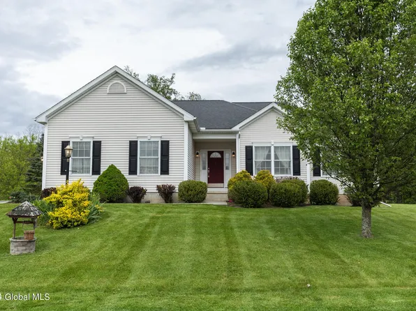 9 Thoroughbred Circle, Selkirk, NY 12158