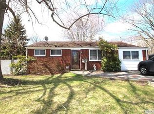 1602 N Gardiner Dr, Bay Shore, NY 11706
